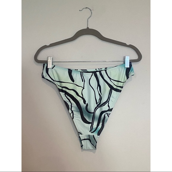 Women’s 'Nasty Gal' high waisted bikini set - Picture 6 of 7